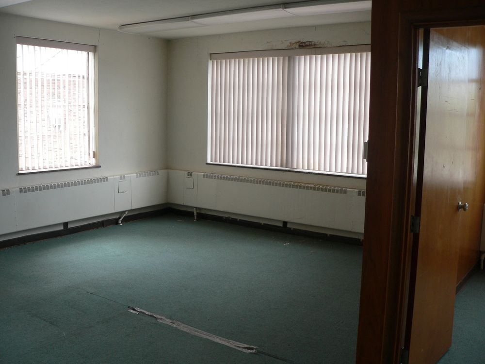Two-Story Office Building: 111 S 4th St, Danville, KY 40422